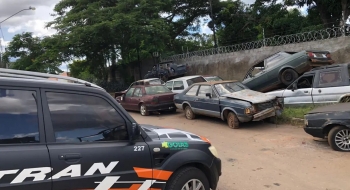 Patrulha Detran remove veículos abandonados